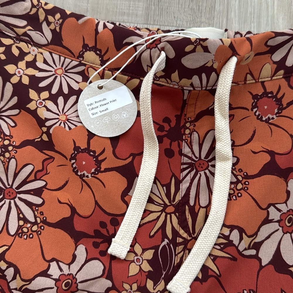 board shorts in flower print - Picture 2 of 3